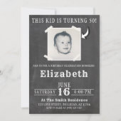 Chalkboardこの子はアダルトフォト招待状 招待状 (正面)