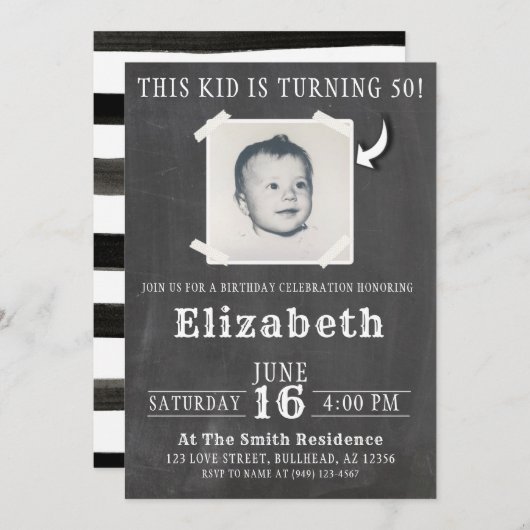 Chalkboardこの子はアダルトフォト招待状 招待状 (正面/裏面)