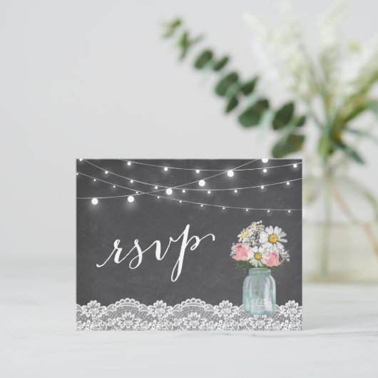 Chalkboardライツメイソンジャールフローラ結婚式RSVP インビテーションポストカード (スタンド正面)