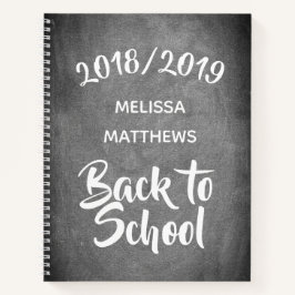 Chalkboardルック新学期ノートまたはテキスト ノートブック