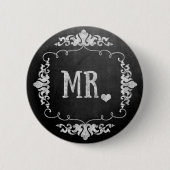 Chalkboard結婚の「Mr.」 缶バッジ (正面)