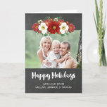 Chalkboard赤いフローラハッピーホリデーズフォトカード シーズンカード<br><div class="desc">ハッピーホリデークリスマスの家族の写真カード素朴な国の黒板のパターンと白と赤のヴィンテージの花。このおもしろいグリーティングカードを使用して、このホリデーシーズンにあなたの友人と家族を良く願う。</div>