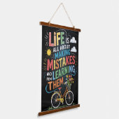 "Chalkboard Bike Inspiration - Life's Miss & L 吊り下げ型タペストリー (傾斜あり)