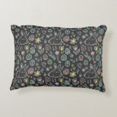 Chalkboard Easter Bunny Doodle Pattern アクセントクッション (裏面)