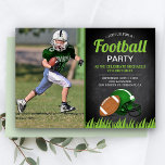 Chalkboard Kids Football Birthday Party写真 招待状<br><div class="desc">アメリカンフットボールとカッコいいタイポグラフィ付きスポーツヘルメットを備えたサッカーテーマのバースデーパーティー招待状を使用しモダンて、あなたのゲストを驚かせる。イベント詳細をこの使い慣れたテンプレートに追加しお気に入りの、お子様の写真と一緒にこのカードを飾り、お子様の招待の一つにする。カードを裏返して、カードの背面に美しい緑の草の質感を見せる。</div>