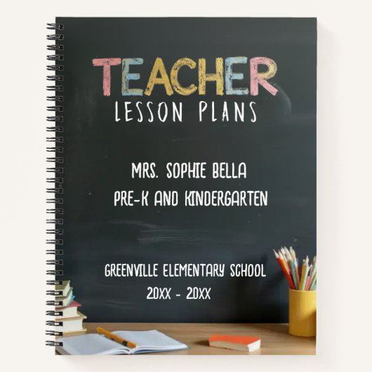Chalkboard-Style Teacher Lesson Planner ノートブック (正面)