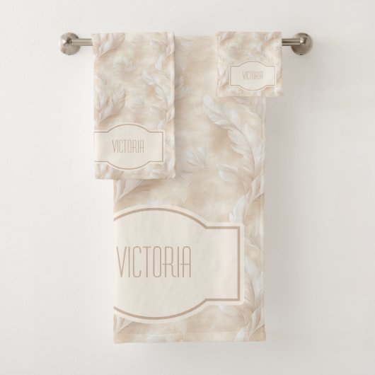 Champagne Feathers Delicate Tan Monogrammed バスタオルセット (インサイチュ)