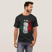 Championshを囲んでいるCANELO Men_sメキシコの旗Alvarez Tシャツ (正面フル)
