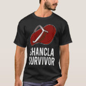 Chancla Survivor  Spanish Latin Sarcastic Joke Tシャツ (正面)