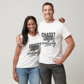 Chaos? I Call It Creativity – Modern Monochrome Tシャツ (ユニセックス)