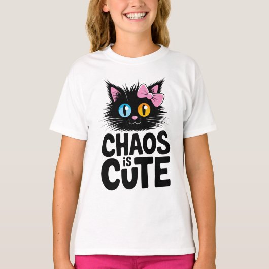 Chaos Is Cute – Adorable Black Cat with Bow Kawaii Tシャツ (正面)