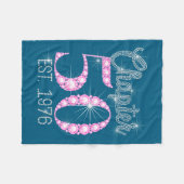 Chapter 50 Est 1976 Happy 50th Birthday Gift  フリースブランケット (正面(横))