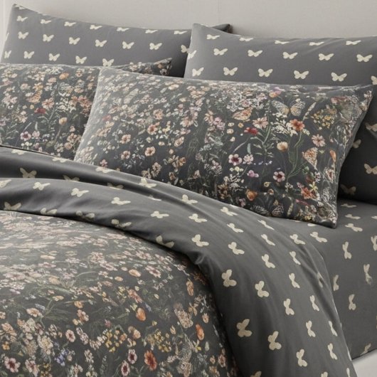 Charcoal Gray Boho Wildflowers 枕カバー