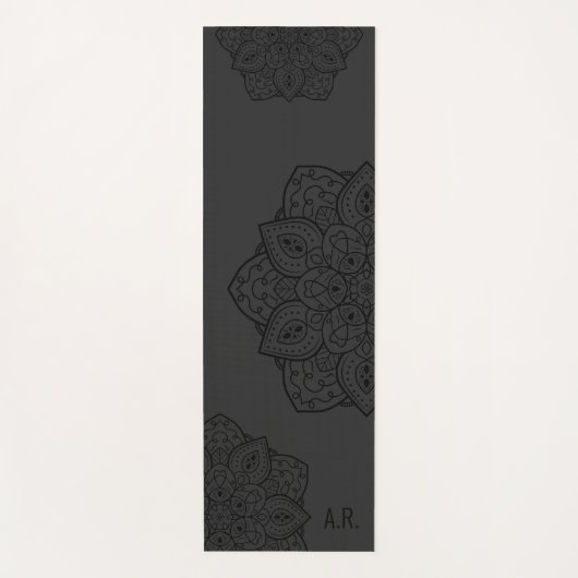 Charcoal Gray Decorative Mandala With Initials ヨガマット (正面)
