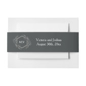 Charcoal Grey Monogram Crest 招待状ベリーバンド (正面例)