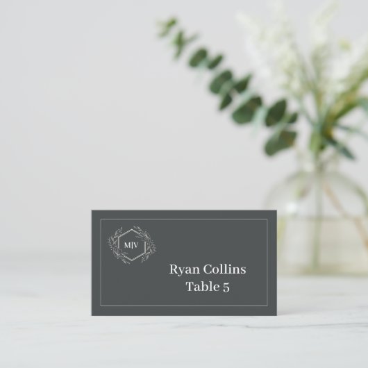 Charcoal Grey Monogram Crest Place Cards プレイスカード (スタンド正面)