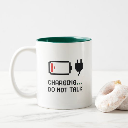 Charging… Do Not Talk – Battery Mug for Mornings ツートーンマグカップ (ドーナツ)