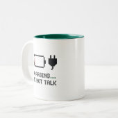 Charging… Do Not Talk – Battery Mug for Mornings ツートーンマグカップ (正面左)