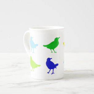 Chariklia Zarris著着色された鳥の絵画 ボーンチャイナマグカップ