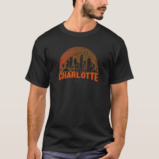 Charlotte Basketball Skyline Cityscape Retro Vinta Tシャツ (正面)