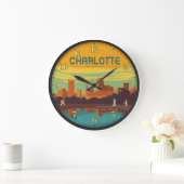Charlotte North Carolina Skyline Uptown ラージ壁時計 (ホーム)