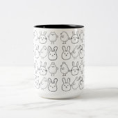 CHARMING BUNNIES AND CHICKS ILLUSTRATION ツートーンマグカップ (中央)