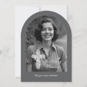 Charming Delicate Floral Christian Cross Funeral 招待状 (裏面)