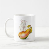 Charming Mouse on a Pear コーヒーマグカップ (左)