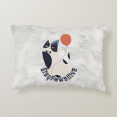 Charming Tuxedo Cat Stay Pawsitive Lumbar Accent P アクセントクッション (裏面)