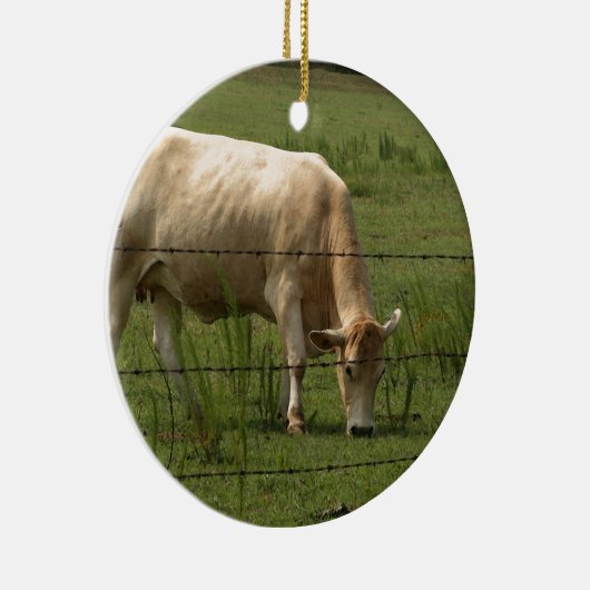 Charolaisは分野の牧草を食べを脅かします セラミックオーナメント (右)
