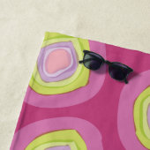 Chartreuse黄色のピンクの円パターン名 ビーチタオル (インサイチュ)