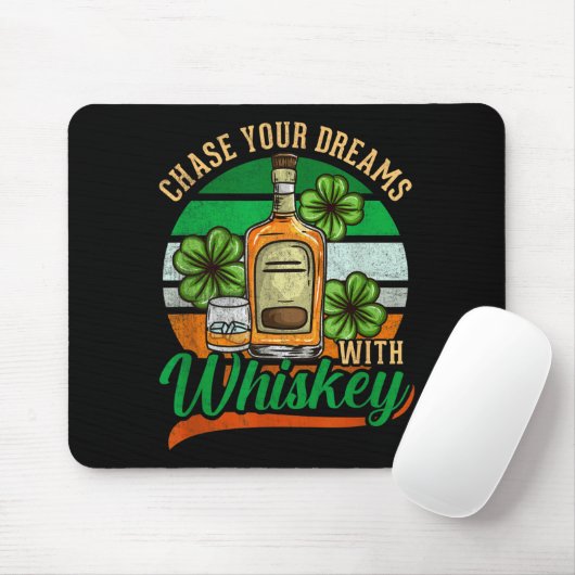 Chase Your Dreams With Whiskey St. Patrick's Day C マウスパッド (マウス)