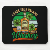 Chase Your Dreams With Whiskey St. Patrick's Day C マウスパッド (正面)