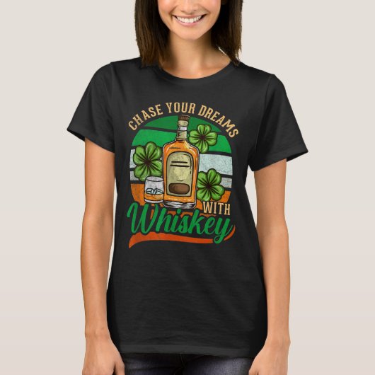 Chase Your Dreams With Whiskey St. Patrick's Day C Tシャツ (正面)