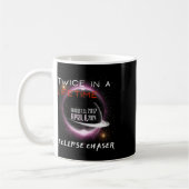 Chaser 太陽の Eclipse 2024おもしろいがライフタイムで2回 コーヒーマグカップ (左)
