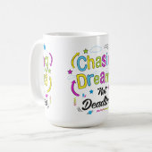 Chasing Dreams, Not Deadlines – Motivational Quote コーヒーマグカップ (正面左)