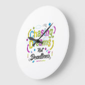 Chasing Dreams, Not Deadlines – Motivational Quote ラージ壁時計 (傾斜)