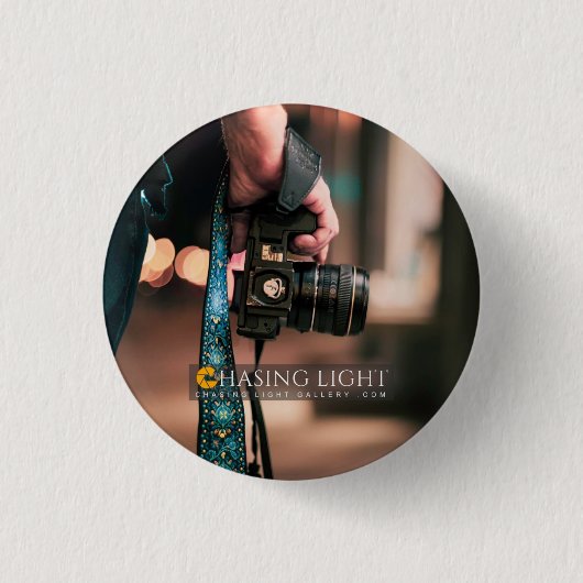 「Chasing Light Gallery」ラウンドボタン 缶バッジ (正面)