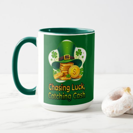 Chasing Luck Catching Cash St Patrick’s - caneca マグカップ (ドーナツ付き)