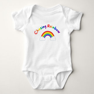 Chasing Rainbowベビーボディスーツbabyshower gift ベビーボディスーツ