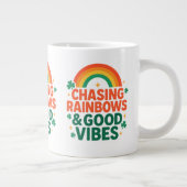 Chasing Rainbows & Good Vibes St. Paddy’s Day ジャンボコーヒーマグカップ (右)
