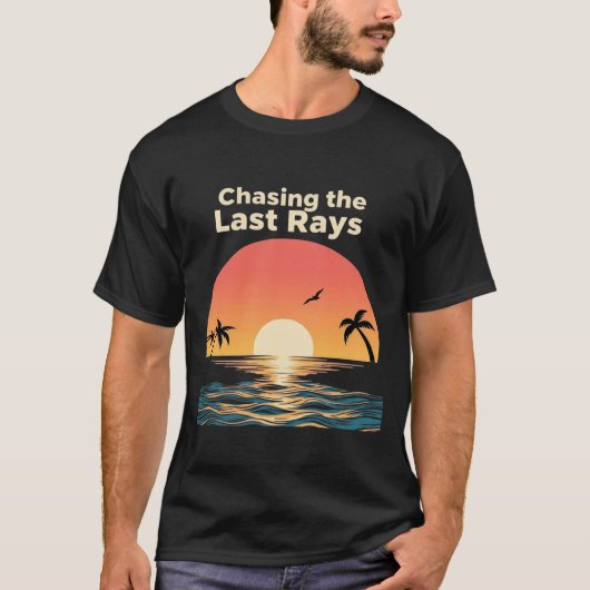 Chasing The Last Ray – Sunset Dreamer Aesthetic Tシャツ (正面)