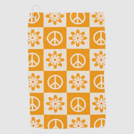 Checkered Orange Groovy Flowers and Peace Signs  ゴルフタオル (正面)