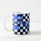 Checkered Pattern With Blue Hearts & Shapes コーヒーマグカップ (左)