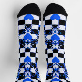 Checkered Pattern With Blue Hearts & Shapes ソックス (上部)