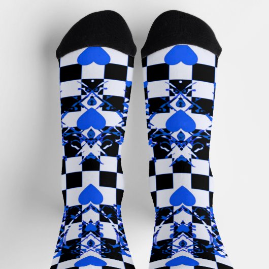 Checkered Pattern With Blue Hearts & Shapes ソックス (上部)