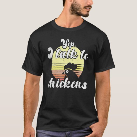 Cheeky Chicken Sunset Yep I Talk To Chickens Scrip Tシャツ (正面)