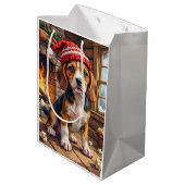 Cheerful Beagle Puppy in Stocking Cap Cozy ミディアムペーパーバッグ (裏面アングル)