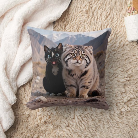 Cheerful Cat vs. Grumpy Cat – Humor クッション (ブランケット)