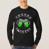 Cheers F ckers St Patricks Day Beer Drinking Mugs  Tシャツ (正面)